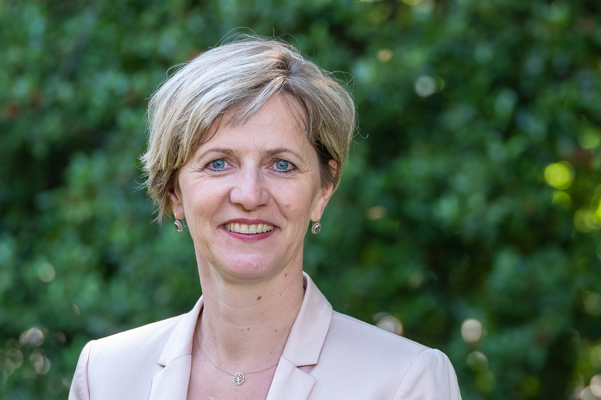 CLAUDIA RECHER - NEUSCHWANDER